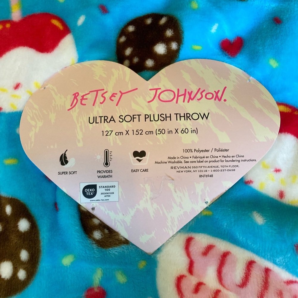 Super cute, soft, warm, Betsey Johnson brand, new with tags,sweets plush throw - Picture 2 of 6